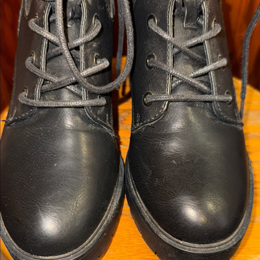 MIA Daryl Lace-Up Boot - Picture 8 of 12